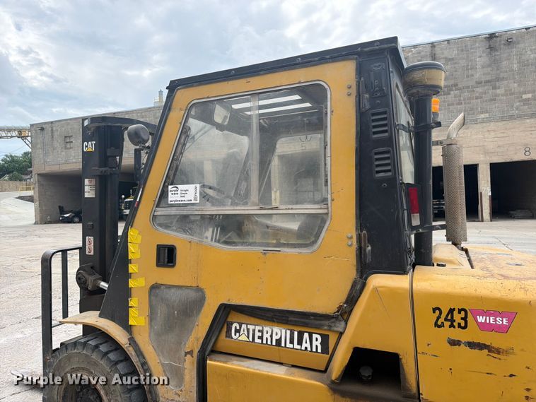 image for item FK0261 Caterpillar DP40K-D forklift