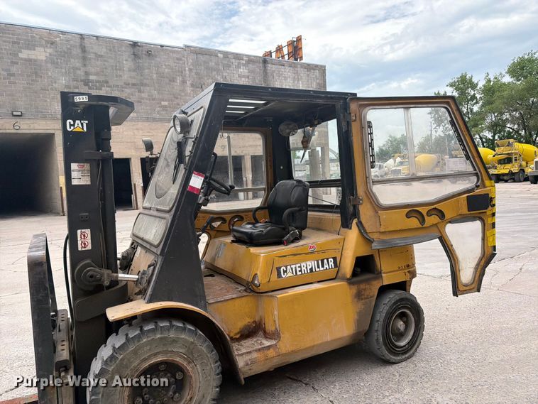 image for item FK0261 Caterpillar DP40K-D forklift