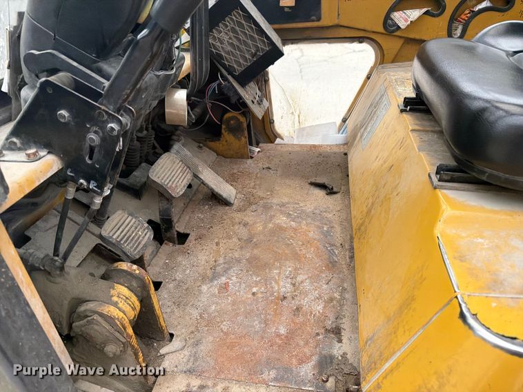 image for item FK0261 Caterpillar DP40K-D forklift