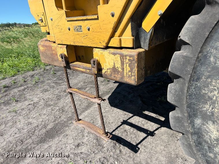 image for item FK0287 2005 Caterpillar 627G scraper