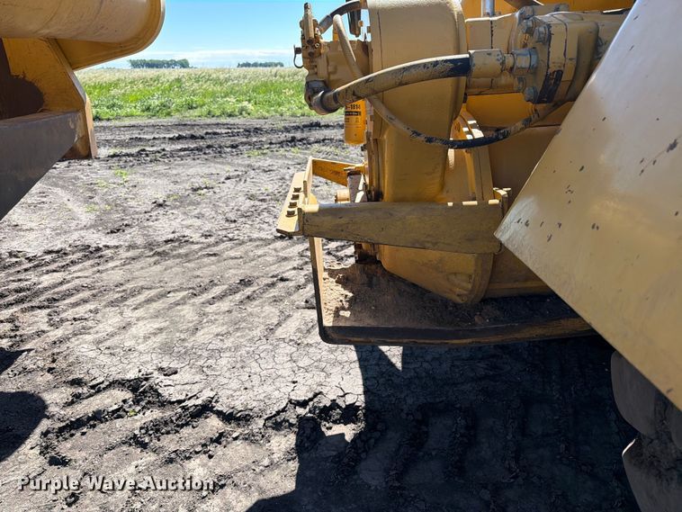 image for item FK0287 2005 Caterpillar 627G scraper