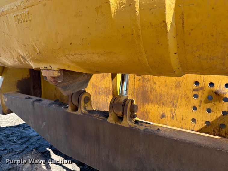 image for item FK0287 2005 Caterpillar 627G scraper