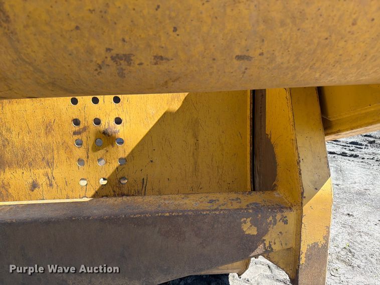 image for item FK0287 2005 Caterpillar 627G scraper