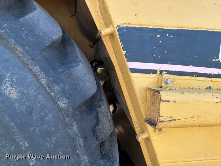 image for item FK0287 2005 Caterpillar 627G scraper