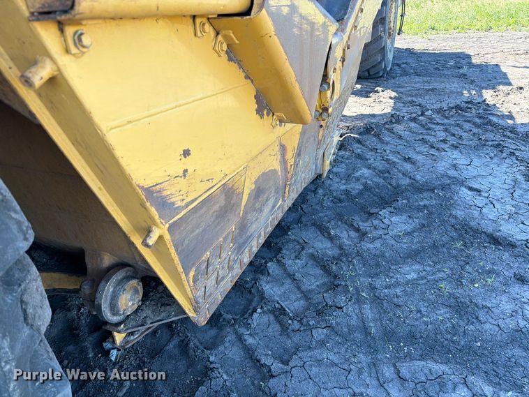 image for item FK0287 2005 Caterpillar 627G scraper