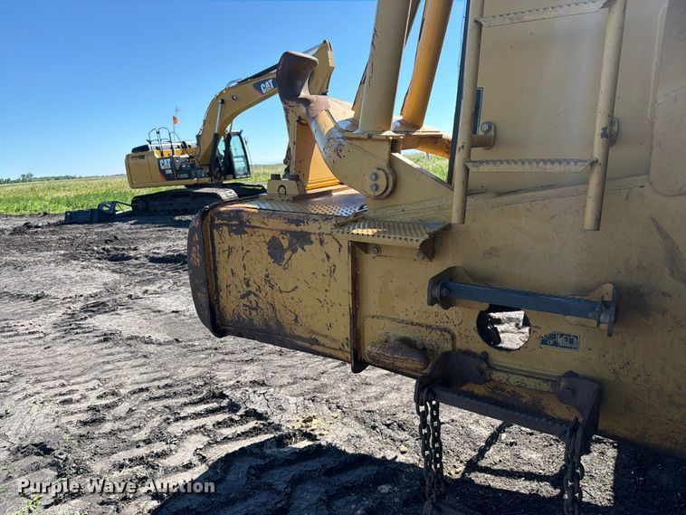 image for item FK0287 2005 Caterpillar 627G scraper