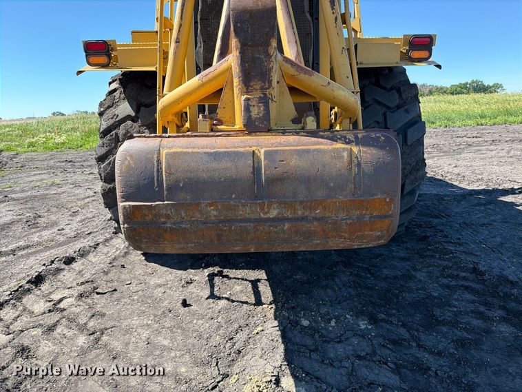 image for item FK0287 2005 Caterpillar 627G scraper
