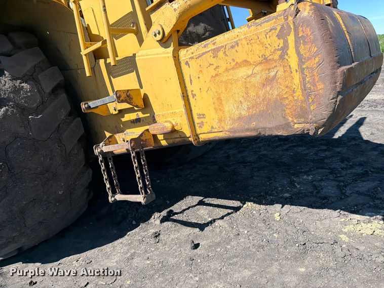 image for item FK0287 2005 Caterpillar 627G scraper