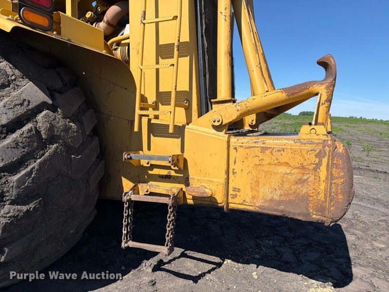 image for item FK0287 2005 Caterpillar 627G scraper