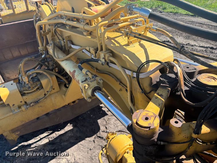 image for item FK0287 2005 Caterpillar 627G scraper