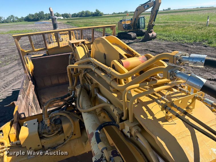 image for item FK0287 2005 Caterpillar 627G scraper