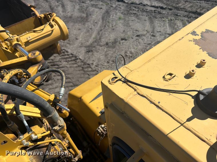 image for item FK0287 2005 Caterpillar 627G scraper