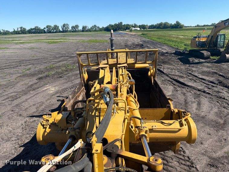 image for item FK0287 2005 Caterpillar 627G scraper