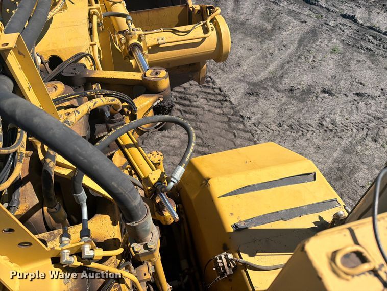 image for item FK0287 2005 Caterpillar 627G scraper