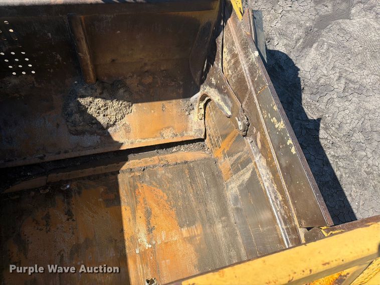 image for item FK0287 2005 Caterpillar 627G scraper