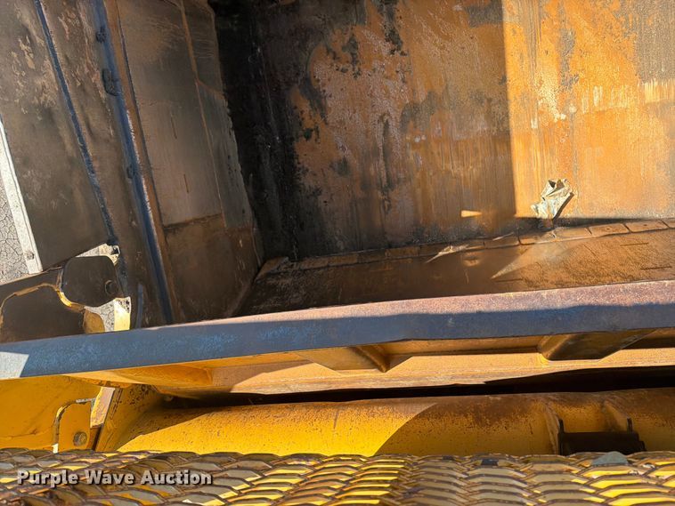 image for item FK0287 2005 Caterpillar 627G scraper