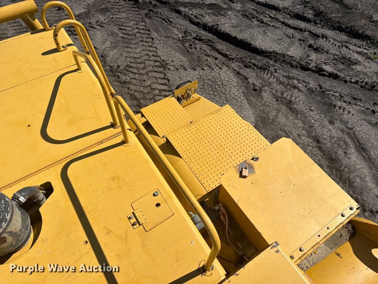 image for item FK0287 2005 Caterpillar 627G scraper