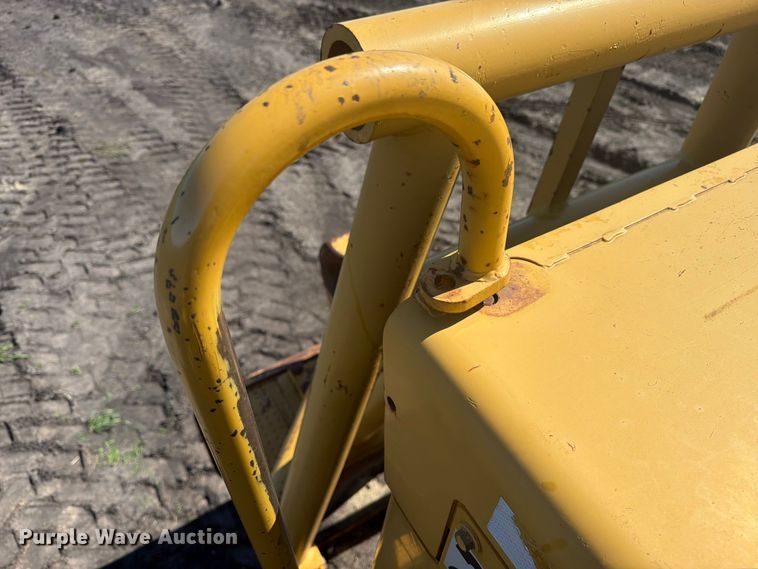 image for item FK0287 2005 Caterpillar 627G scraper