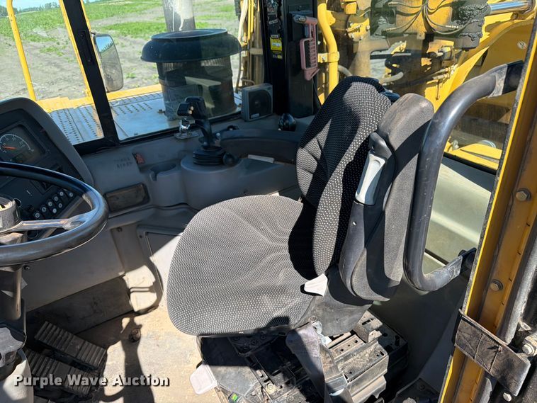 image for item FK0287 2005 Caterpillar 627G scraper