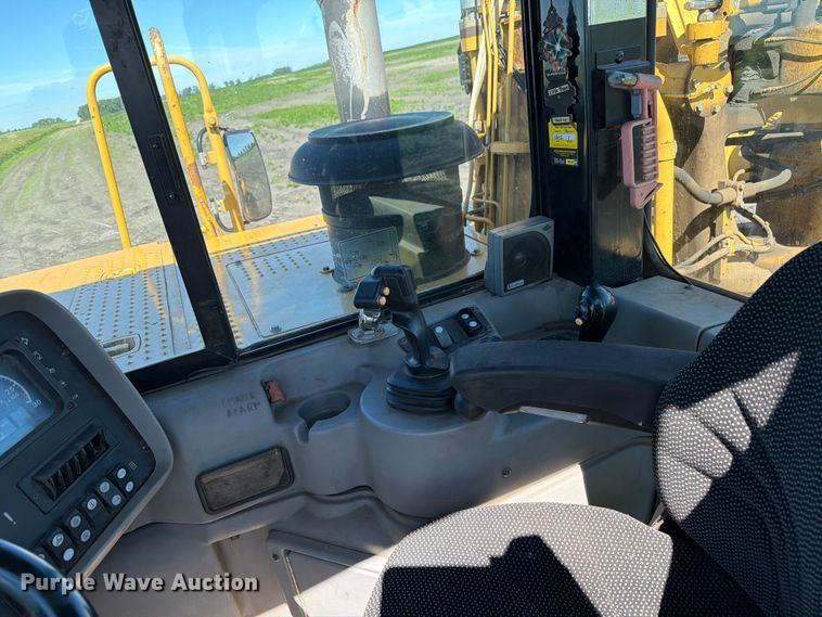 image for item FK0287 2005 Caterpillar 627G scraper