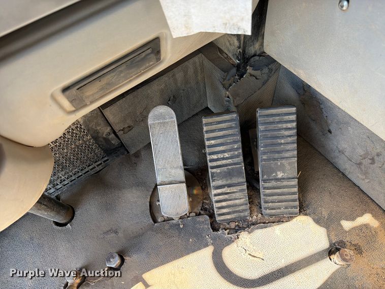 image for item FK0287 2005 Caterpillar 627G scraper