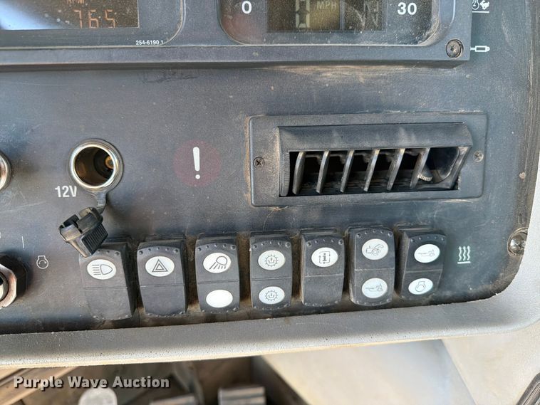 image for item FK0287 2005 Caterpillar 627G scraper