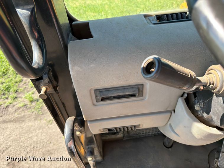 image for item FK0287 2005 Caterpillar 627G scraper