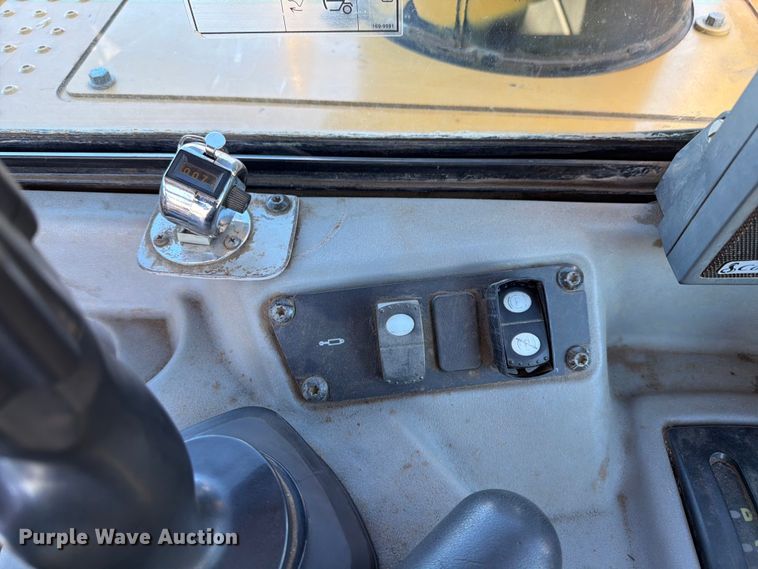 image for item FK0287 2005 Caterpillar 627G scraper