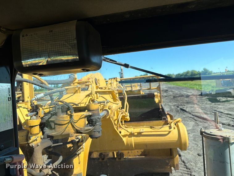 image for item FK0287 2005 Caterpillar 627G scraper