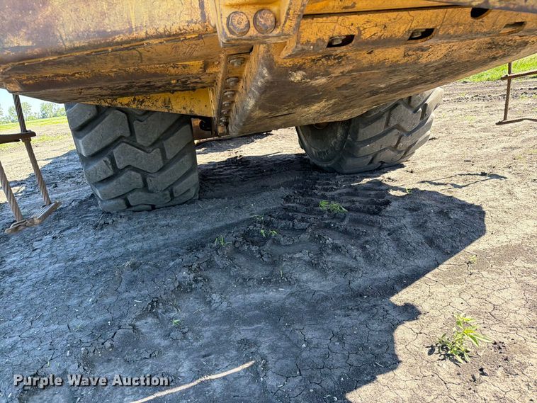 image for item FK0287 2005 Caterpillar 627G scraper