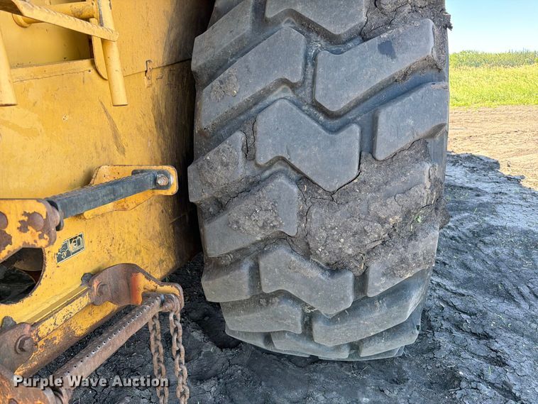 image for item FK0287 2005 Caterpillar 627G scraper