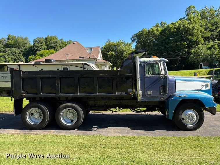 image for item FK3037 1989 Freightliner USF-1E dump truck