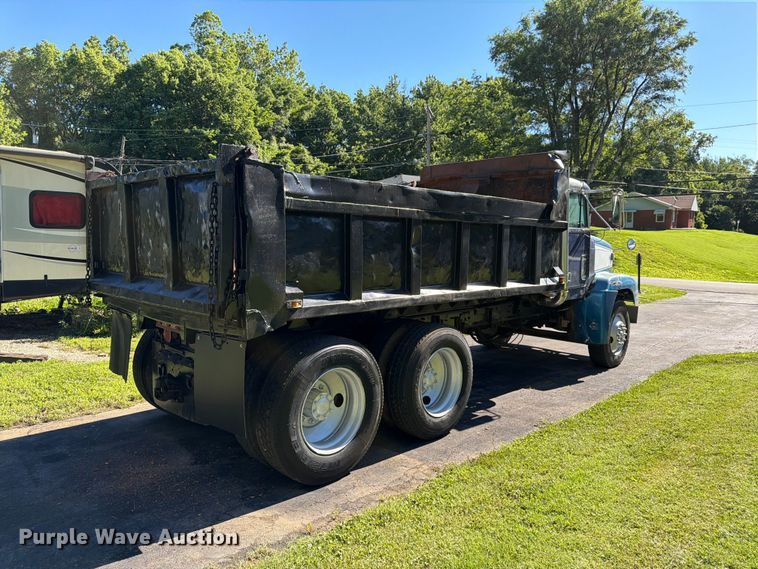 image for item FK3037 1989 Freightliner USF-1E dump truck