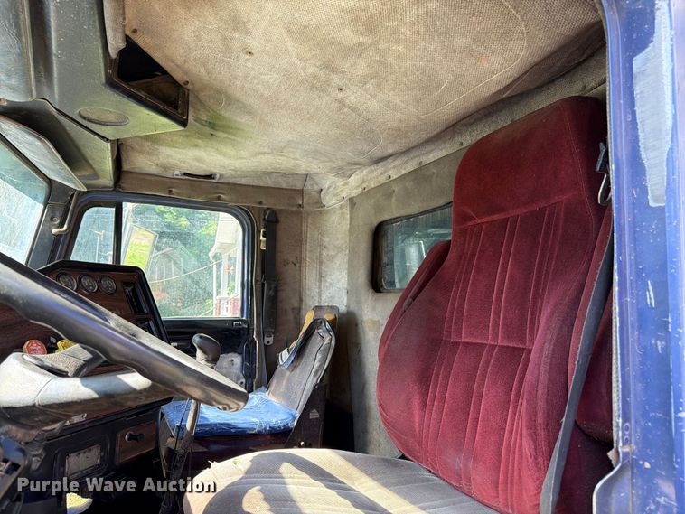 image for item FK3037 1989 Freightliner USF-1E dump truck
