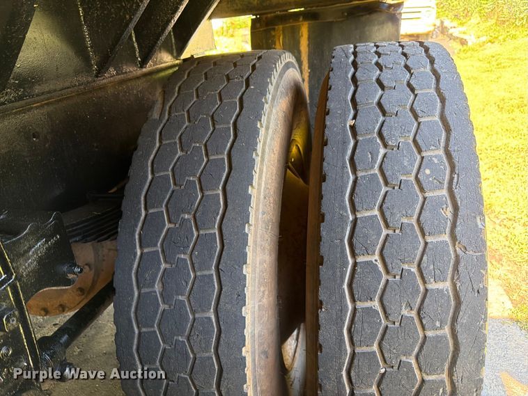 image for item FK3037 1989 Freightliner USF-1E dump truck