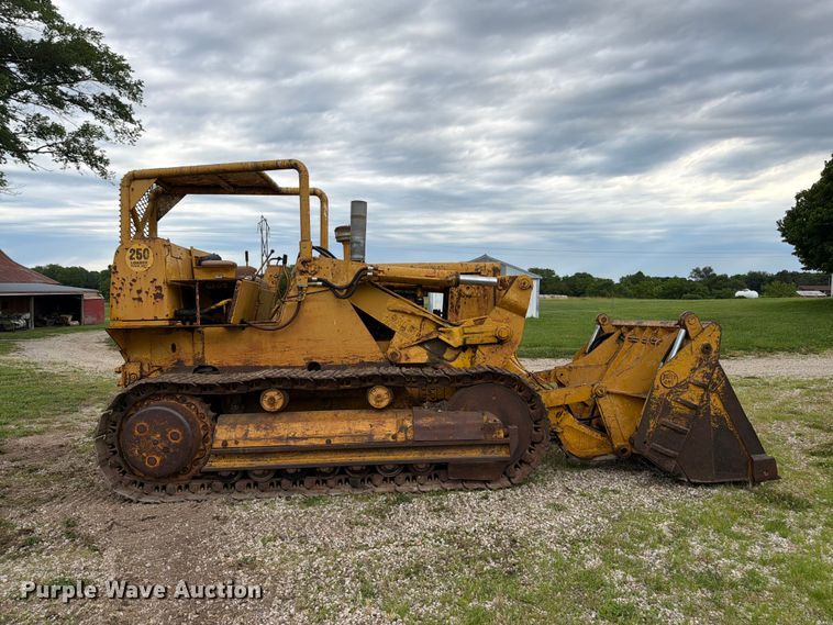 image for item FK3063 International Harvester 250A track loader