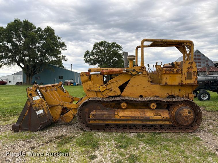 image for item FK3063 International Harvester 250A track loader