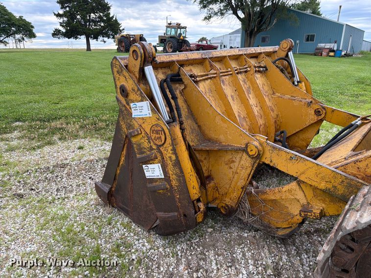 image for item FK3063 International Harvester 250A track loader