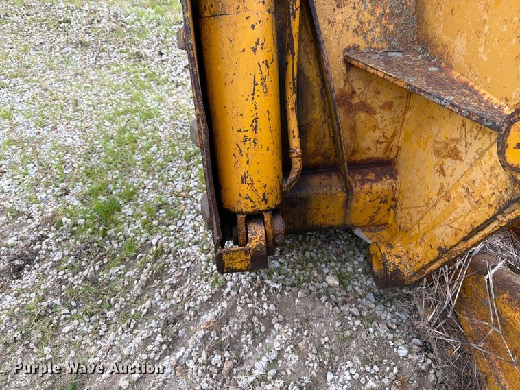 image for item FK3063 International Harvester 250A track loader