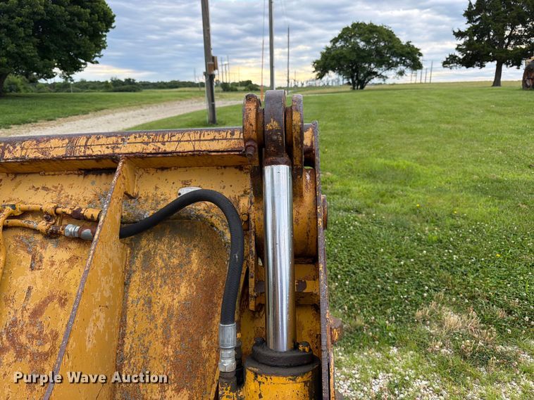 image for item FK3063 International Harvester 250A track loader