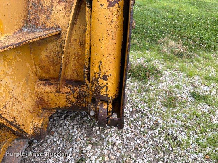 image for item FK3063 International Harvester 250A track loader