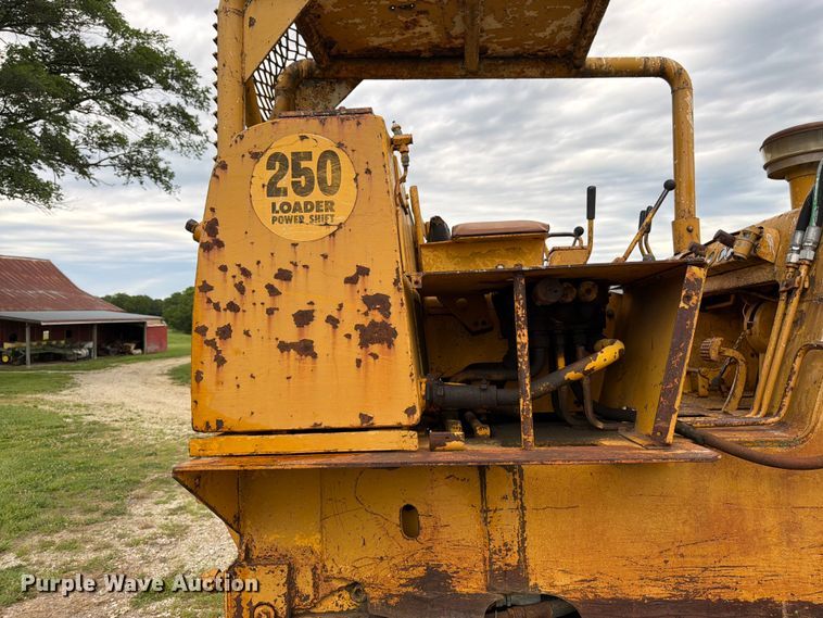 image for item FK3063 International Harvester 250A track loader