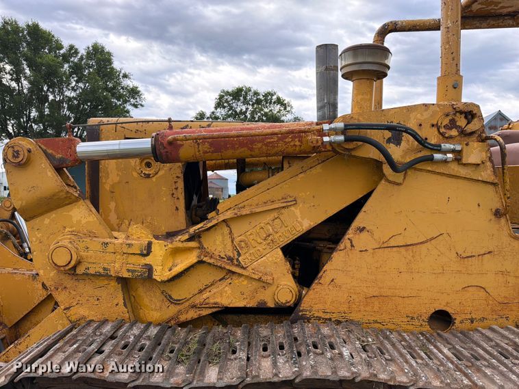 image for item FK3063 International Harvester 250A track loader