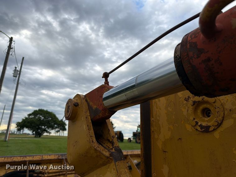 image for item FK3063 International Harvester 250A track loader