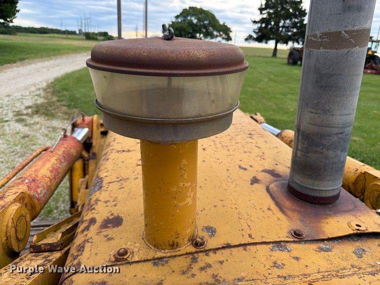 image for item FK3063 International Harvester 250A track loader