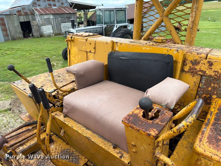 image for item FK3063 International Harvester 250A track loader