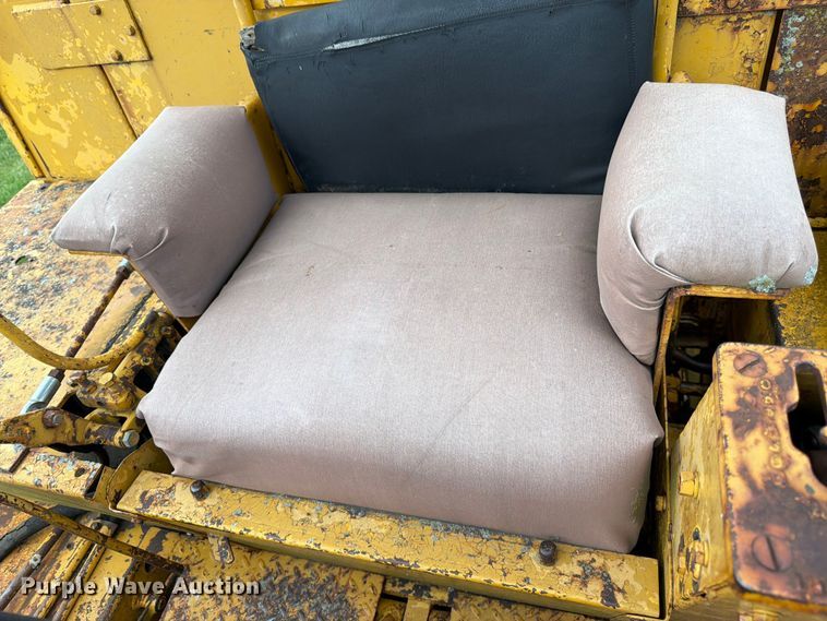 image for item FK3063 International Harvester 250A track loader