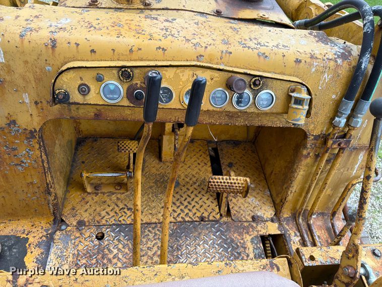 image for item FK3063 International Harvester 250A track loader