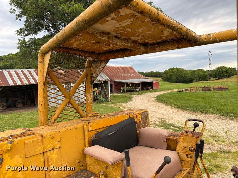 image for item FK3063 International Harvester 250A track loader