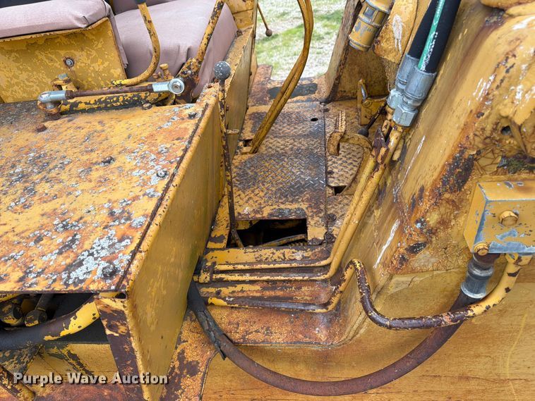 image for item FK3063 International Harvester 250A track loader